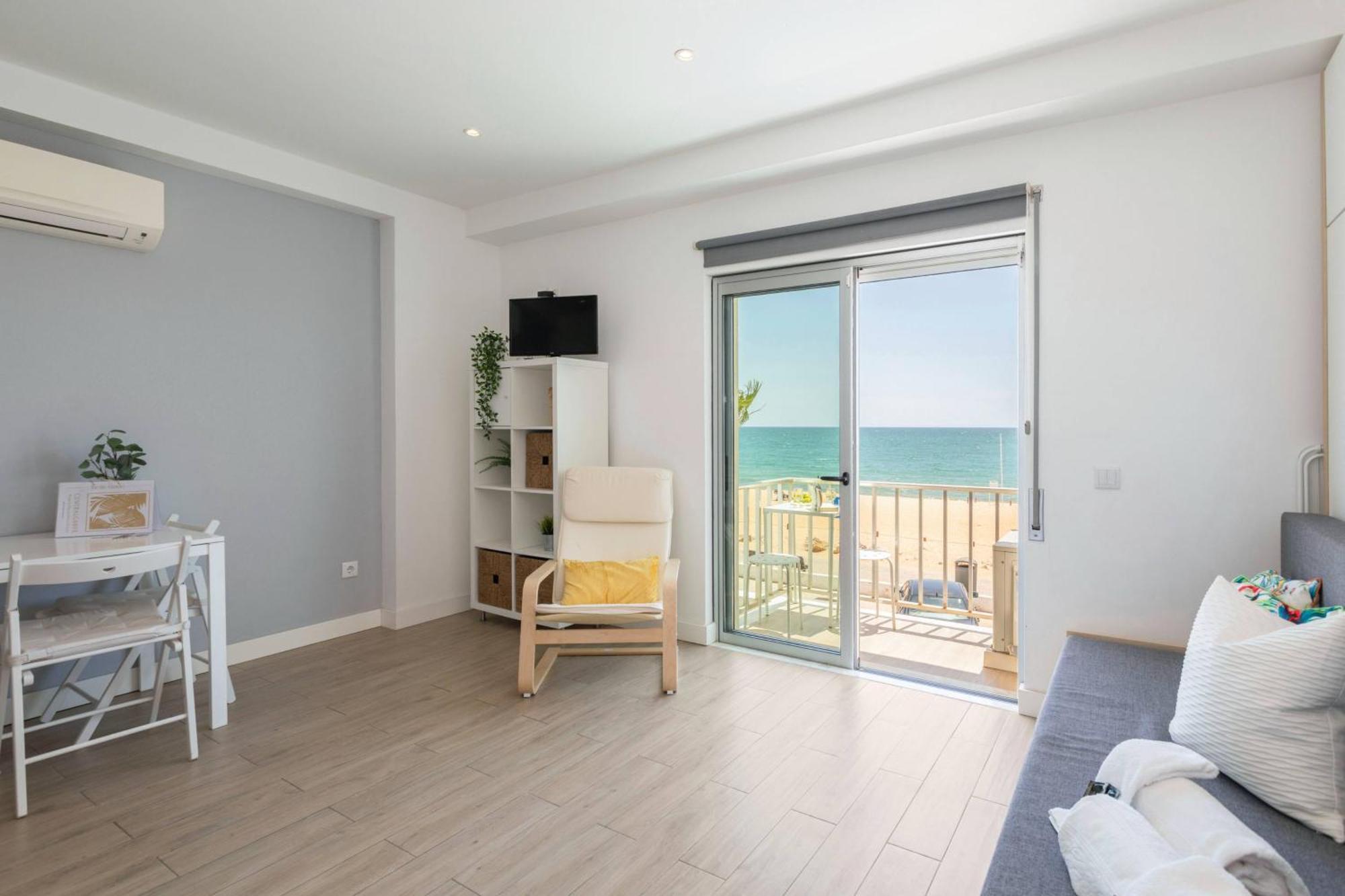 Centralgarve - Stunning Beach Front Studio - Astro Quarteira Exteriér fotografie